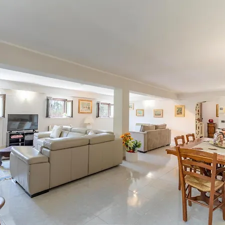 Pet Friendly In Loc Fontanelle Apartment Campello sul Clitunno